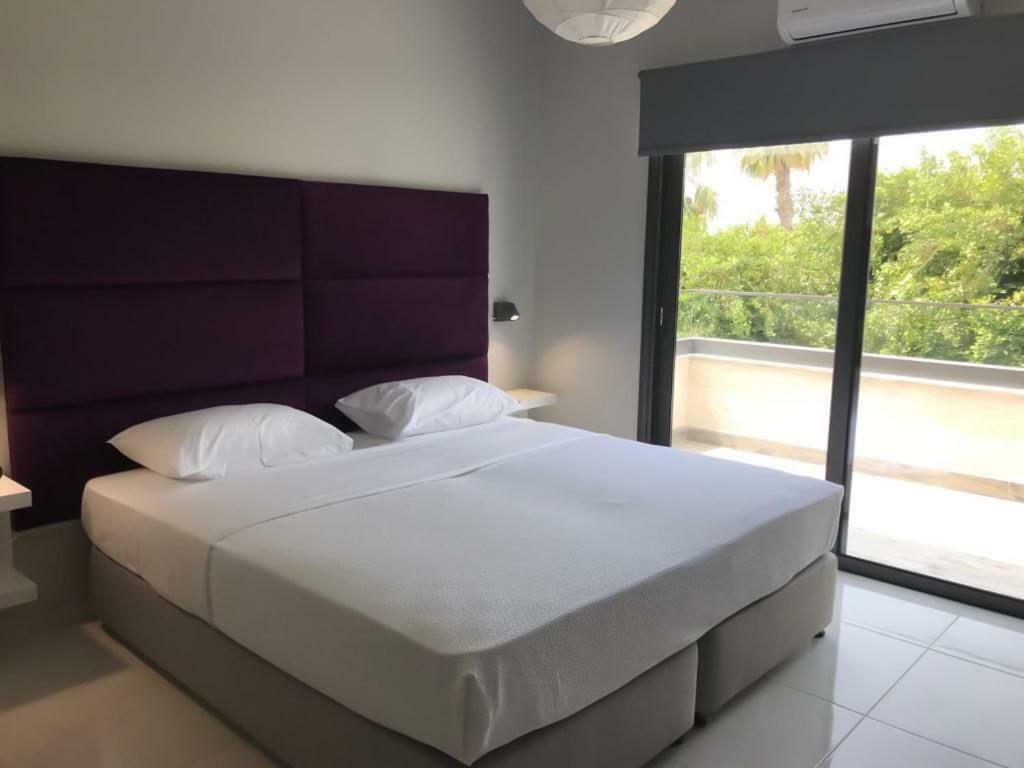 Mare Monte Seaview Boutique Apartment Paphos ภายนอก รูปภาพ