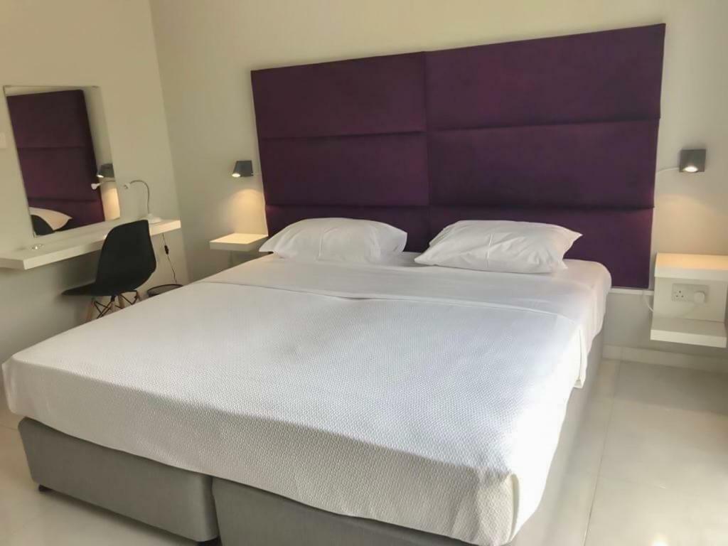 Mare Monte Seaview Boutique Apartment Paphos ภายนอก รูปภาพ