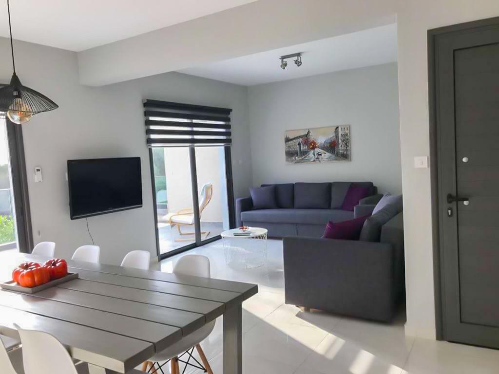 Mare Monte Seaview Boutique Apartment Paphos ภายนอก รูปภาพ