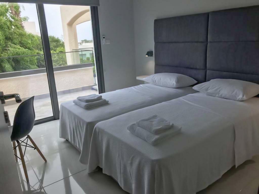Mare Monte Seaview Boutique Apartment Paphos ภายนอก รูปภาพ
