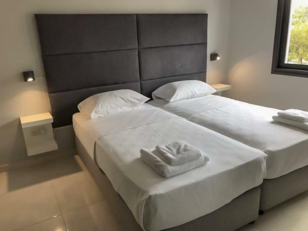 Mare Monte Seaview Boutique Apartment Paphos ภายนอก รูปภาพ